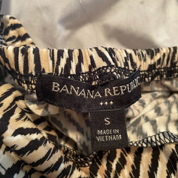 Super cute halter jumper in animal print. - Picture 4 of 8